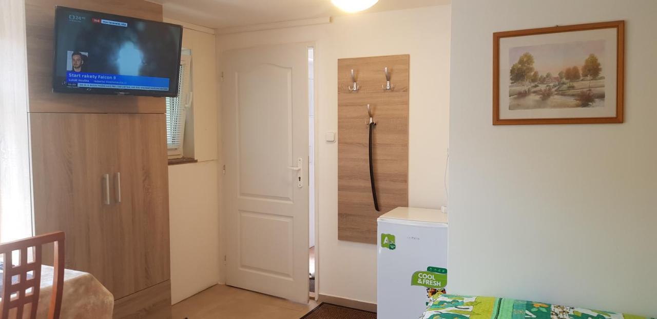 Apartman Koi Apartment Veltrusy Exterior photo